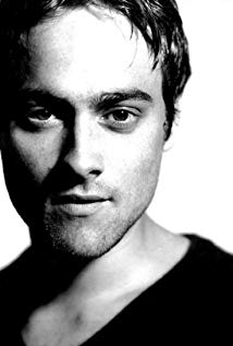 How tall is Stuart Townsend?